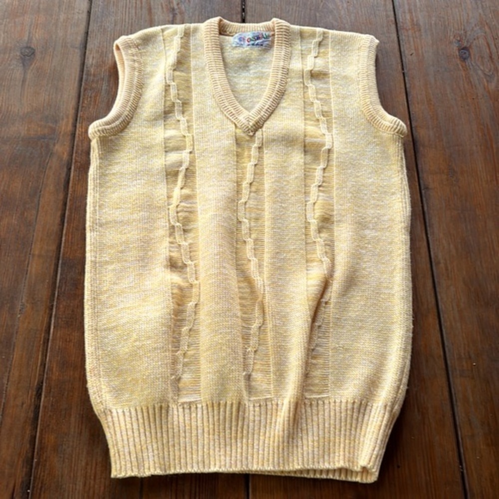 Vintage 100% pure OSWAL hi-fashion yellow textured knit sweater vest